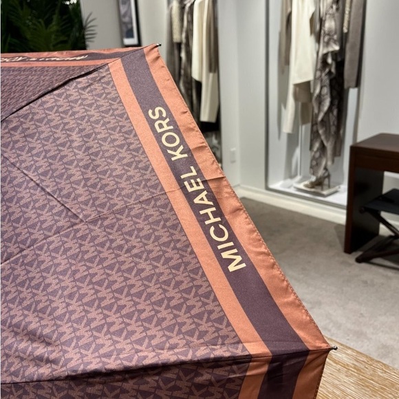 NWT Michael Kors Umbrella “MK” Logo Signature Design Brown. - Picture 2 of 9
